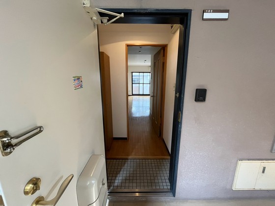 玄関　※別部屋の写真です