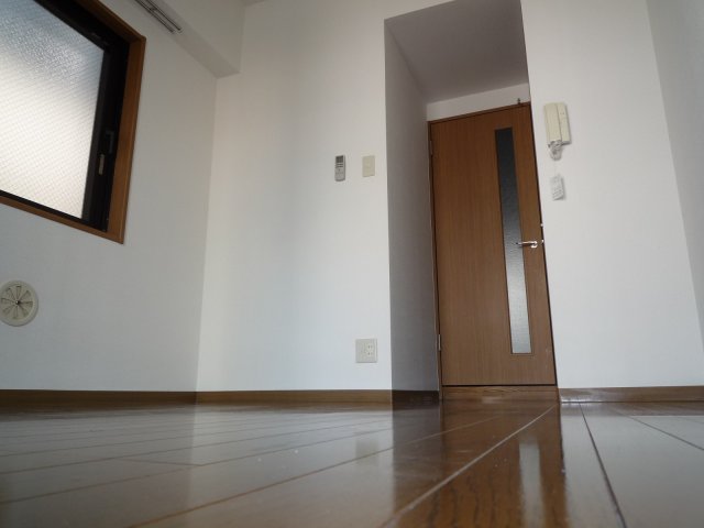 その他部屋・スペース　角部屋・二面窓の明るいお部屋です。