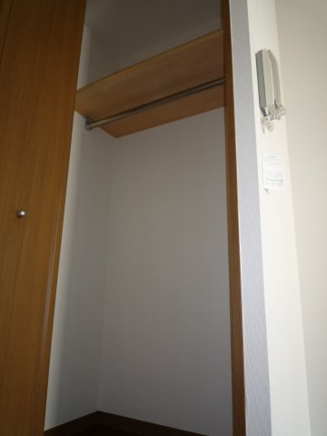 収納　ハンガーパイプ付きのクローゼット