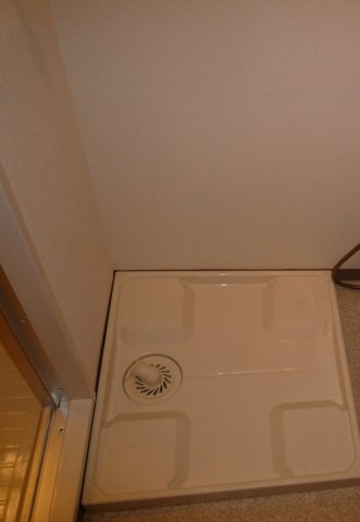 その他設備　防水パン付きの室内洗濯機置場