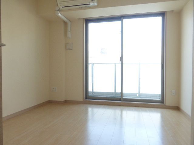 居室・リビング　写真は同タイプ住居です。