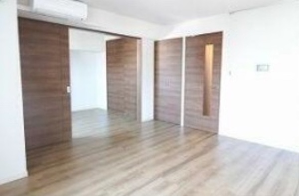 居室・リビング　※別部屋の参考写真です。