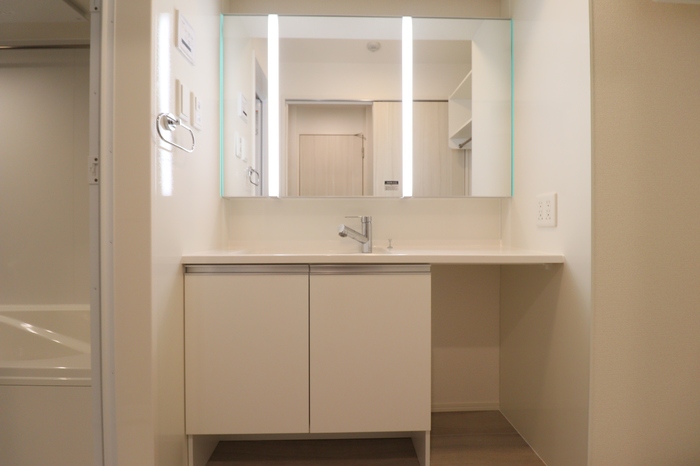 洗面設備　大型洗髪洗面化粧台（三面鏡）