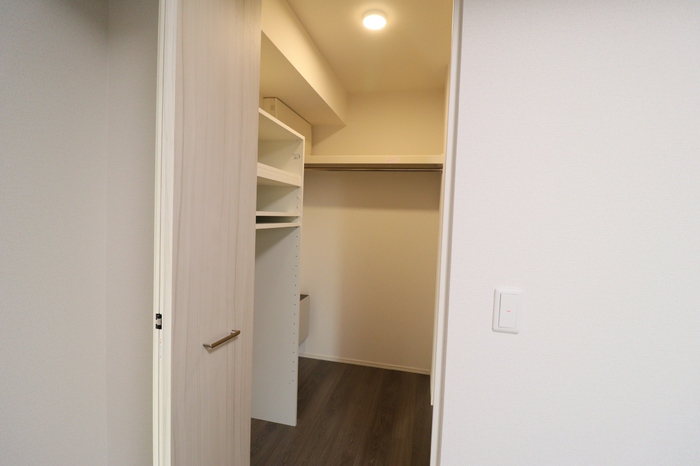 収納　ウォークインクローゼット仕様