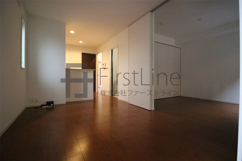 居室・リビング　別号室の写真です※現況優先