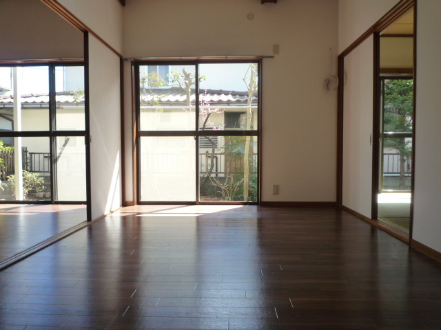 居室・リビング　１階洋室６帖