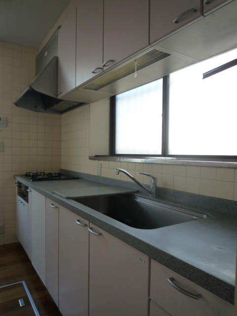 キッチン　広々３口システムキッチン