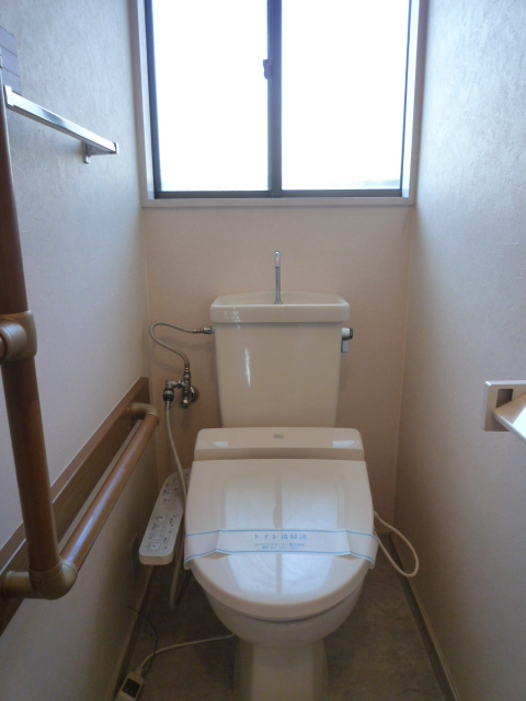 トイレ　ウォシュレット付