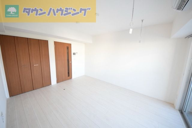 居室・リビング　白を基調とした明るい内装