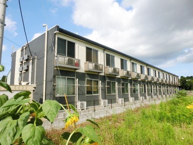 建物外観　前面すっきりしており日当たりのいい物件です