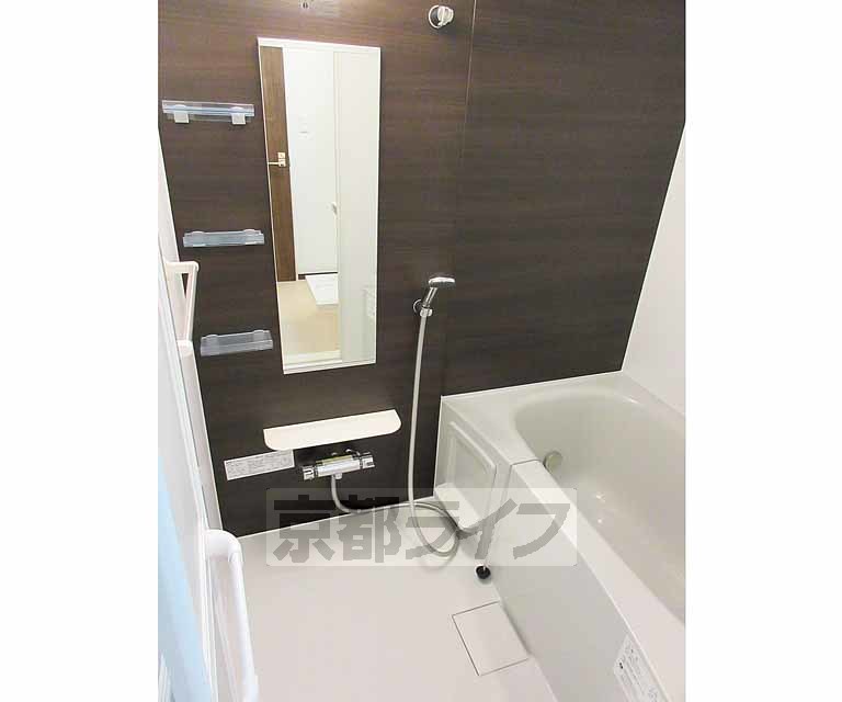 バス・シャワールーム　鏡つき！快適に入浴できます！