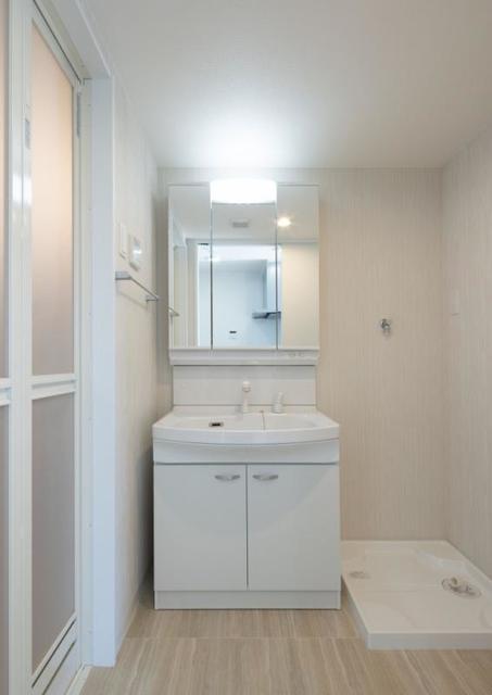 洗面設備　【洗面化粧台】反転等の可能性有り。現況を優先いたします。