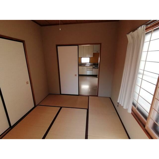 居室・リビング　奥側　和室６畳