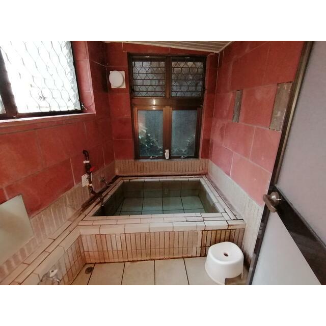 その他　源泉かけ流し浴場（家族風呂）　鍵をかけて入れます。