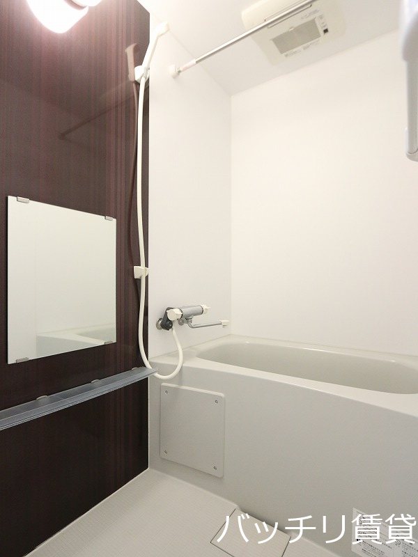 バス・シャワールーム　同型タイプの為、現状を優先いたします