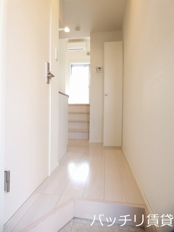 玄関　同型タイプの為、現状を優先いたします