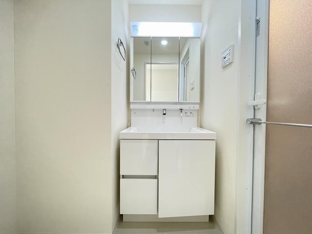 洗面設備　独立洗面台です。