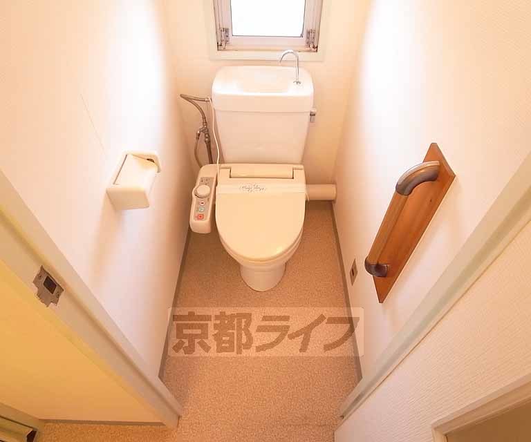 トイレ　ウォシュレット付きです。