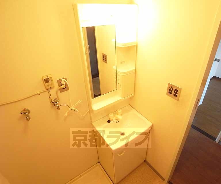 洗面設備　独立洗面台付きです。