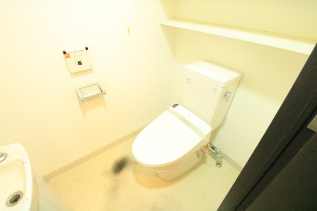 トイレ　※別室の参考写真の為、現況優先です。