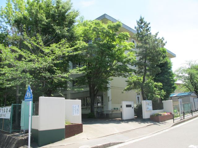 中学校　市立南生田中学校（中学校）まで250m