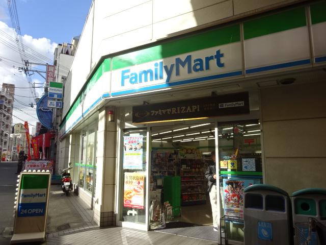 コンビニ　ファミリーマート布施足代北店（コンビニ）まで373m