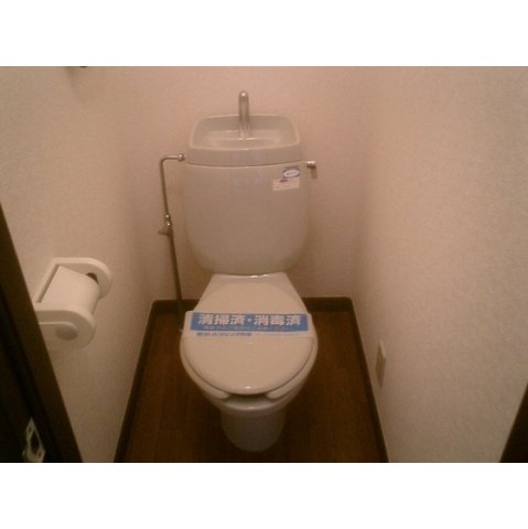 トイレ　落ち着いた色調のトイレです