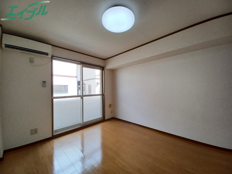 居室・リビング　反転タイプ参考写真