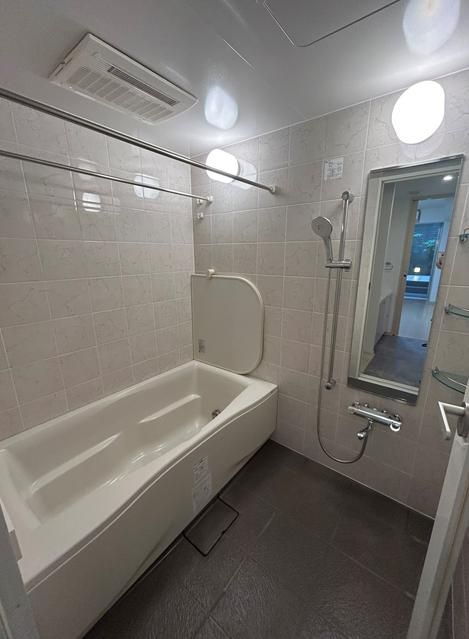 バス・シャワールーム　ゆったり過ごせるお風呂です