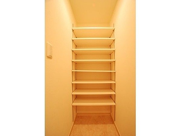 玄関　写真は同タイプ住居です