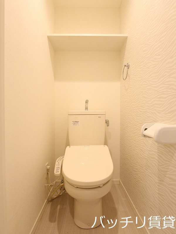 トイレ　画像は別号室タイプの為、現状を優先致します。