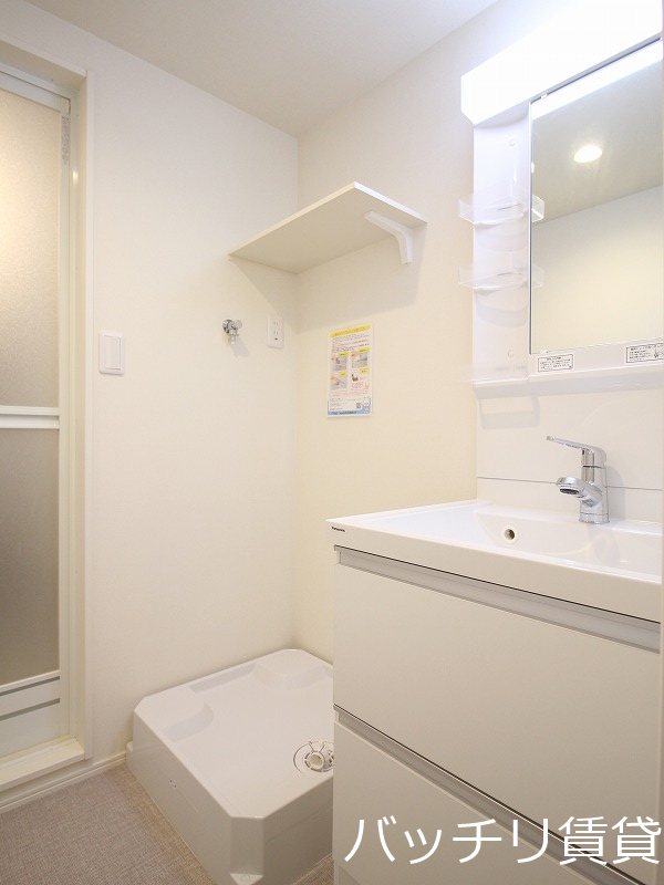 洗面設備　画像は別号室タイプの為、現状を優先致します。