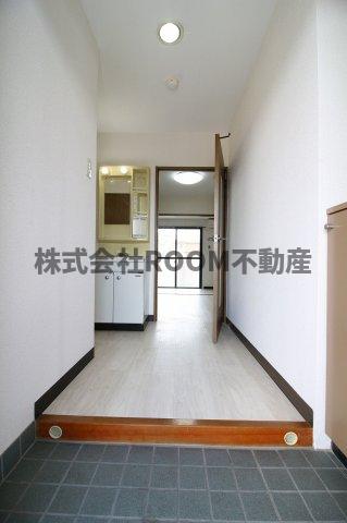 エントランス　落ち着いたエントランスです