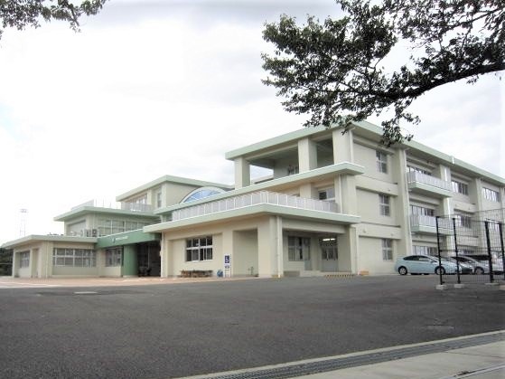 中学校　伊勢市立五十鈴中学校（中学校）まで1090m