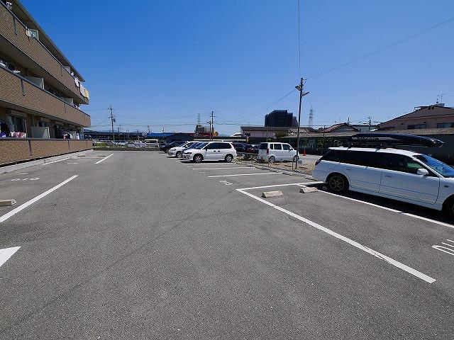 駐車場　駐車場完備です