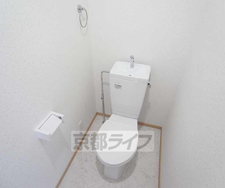 トイレ　ゆとりのある空間です。