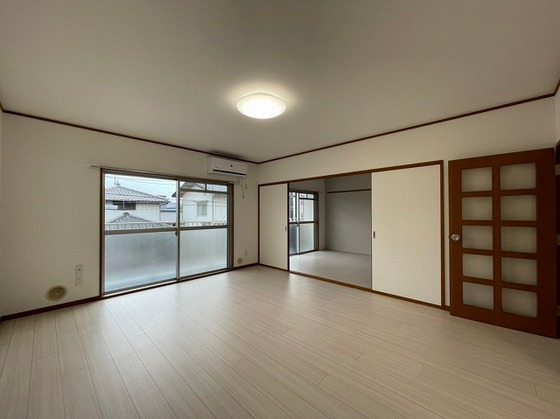 居室・リビング　※別部屋の写真です