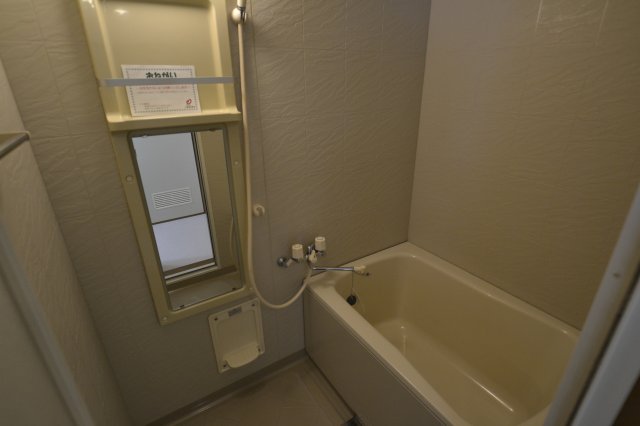 バス・シャワールーム　同物件、別号室の写真です。