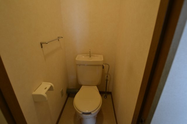 トイレ　同物件、別号室の写真です。