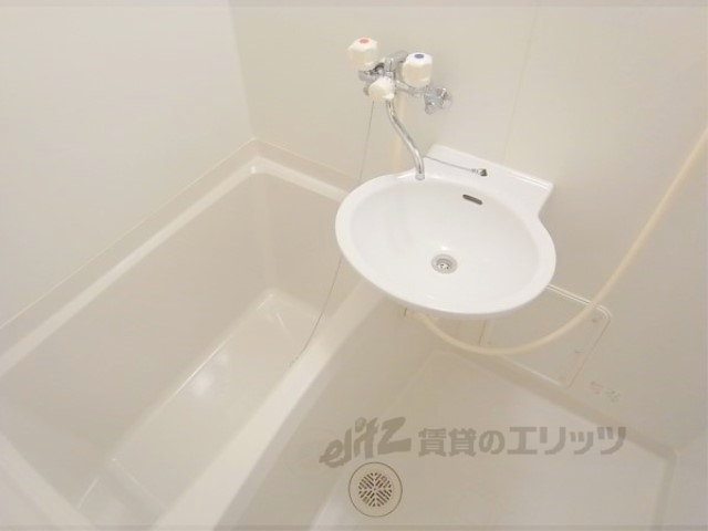 バス・シャワールーム　使い勝手のいいお風呂スペースです。