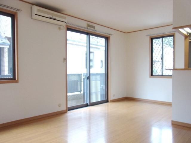 居室・リビング　★角部屋２面採光★