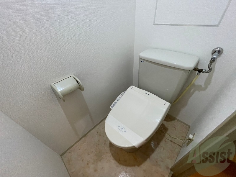 トイレ　シャワートイレになっているので快適です！