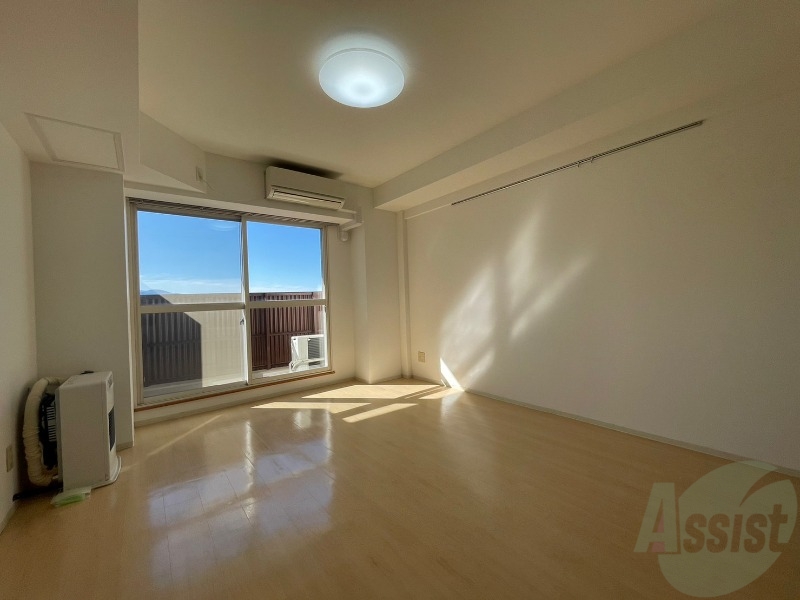 その他部屋・スペース　別角度から寝室を撮ってみました。家具の配置もしやすそう。