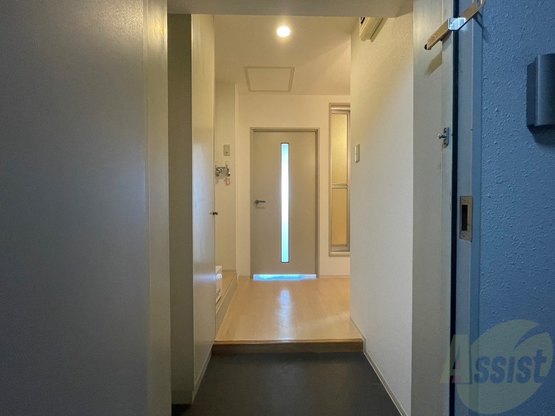 玄関　玄関の様子です。明るい印象ですね。気分もあがりそう。