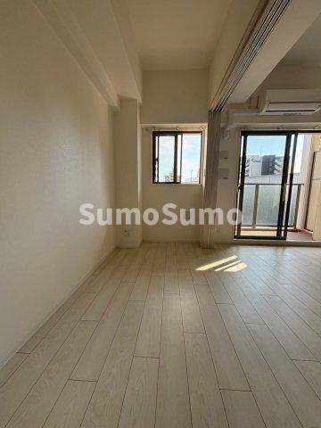 その他部屋・スペース　落ち着いた色調の寝室です