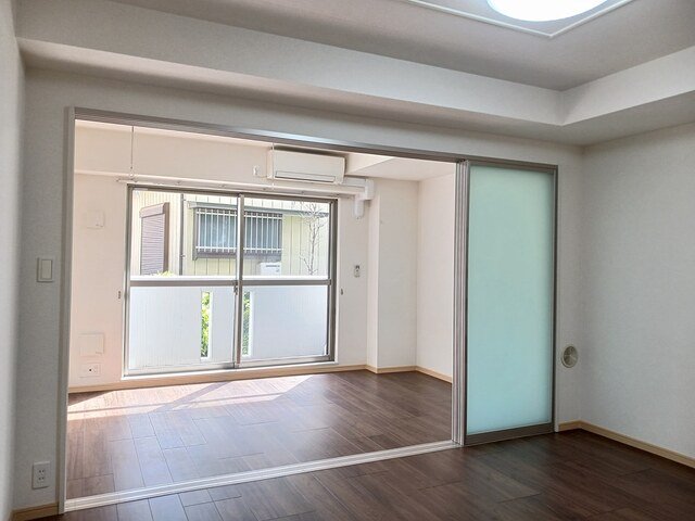 居室・リビング　居間です