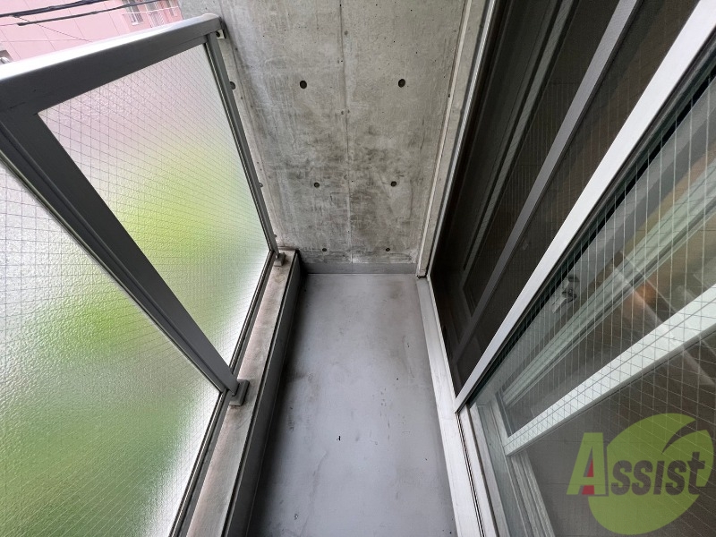 バルコニー　バルコニーが広くプチガーデニングも出来そうですね～。