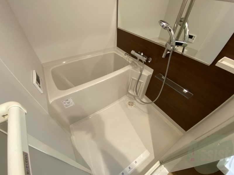 バス・シャワールーム　お風呂になります。一日の疲れを癒してくださいね。