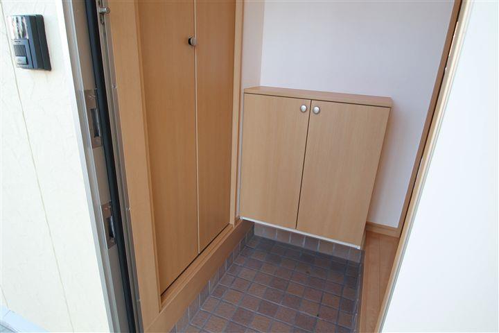 玄関　シューズＢＯＸ付き！５段に分かれているので、たくさん収納でき