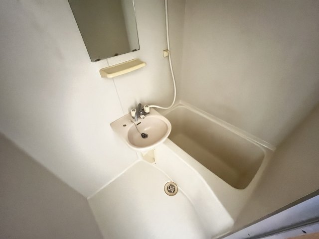 バス・シャワールーム　コンパクトで使いやすいお風呂です